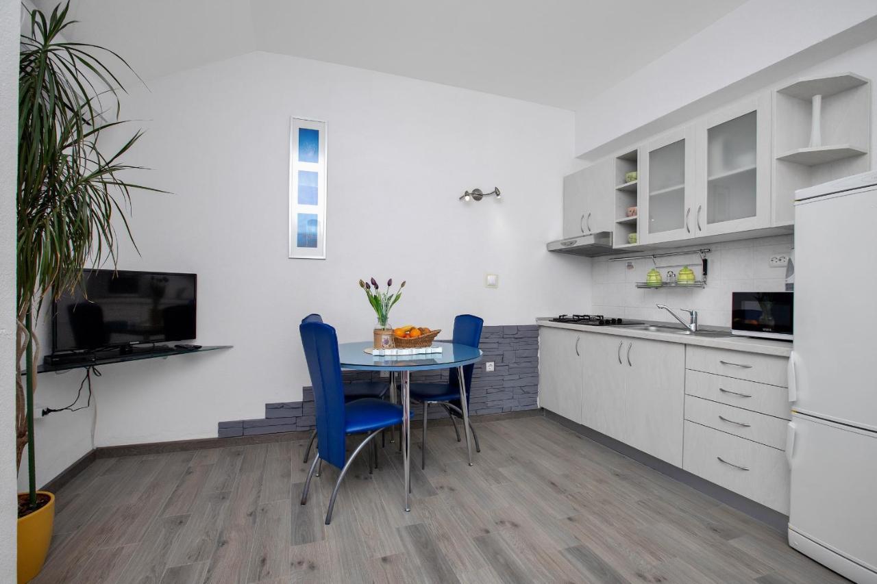 Apartments By The Sea Drasnice, Makarska - 2581 Ngoại thất bức ảnh